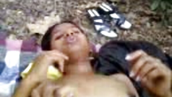 காம மில்ஃப் அவனுடைய தடிமனான மெல்ல அவளின் சாற்றை ருசிக்க விரும்புகிறது