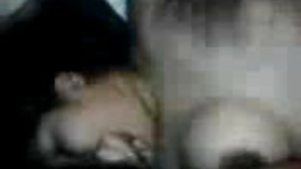கிறிஸ்டி ஆன் சத்தமில்லாத பூல்சைடைப் பெறுகிறார்